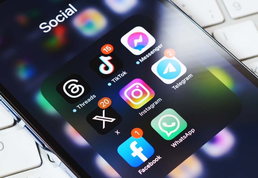 Threads vs. X: Unveiling the dynamics of social media platforms