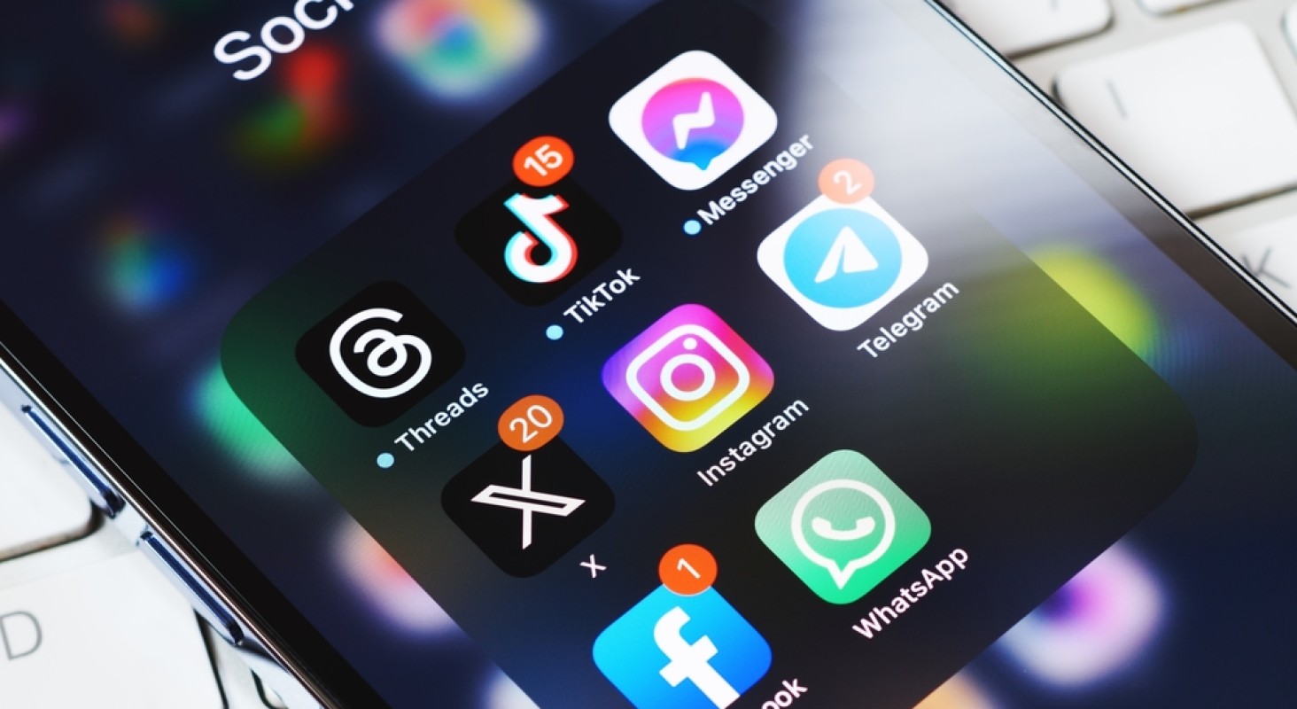 Threads vs. X: Unveiling the dynamics of social media platforms