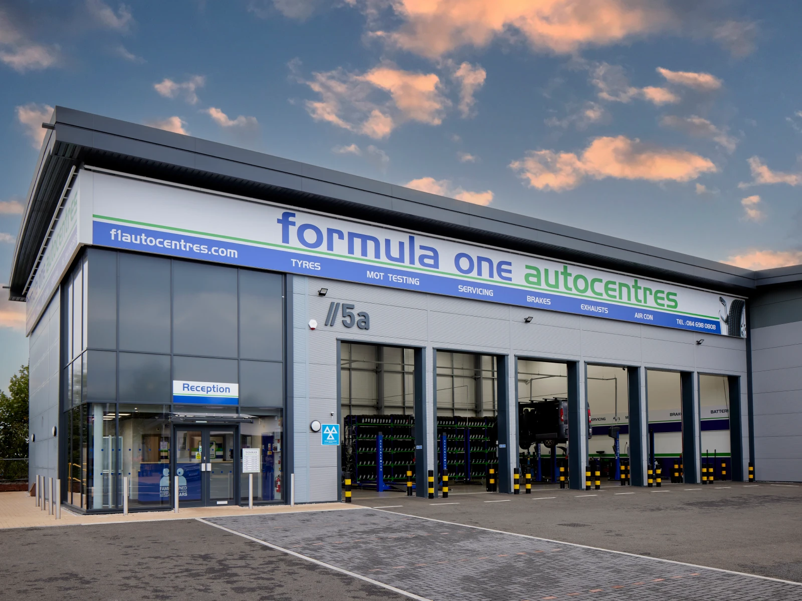 Image_Grid_Formula_One_AutoCentre_1_1600x1200.png